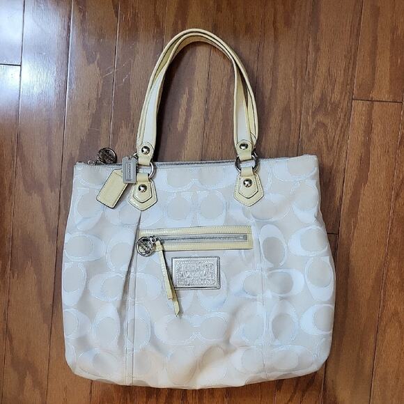 Coach Cream Shoulder Bag with Monogram and Gold Hardware D1120-16289 - Picture 13 of 15